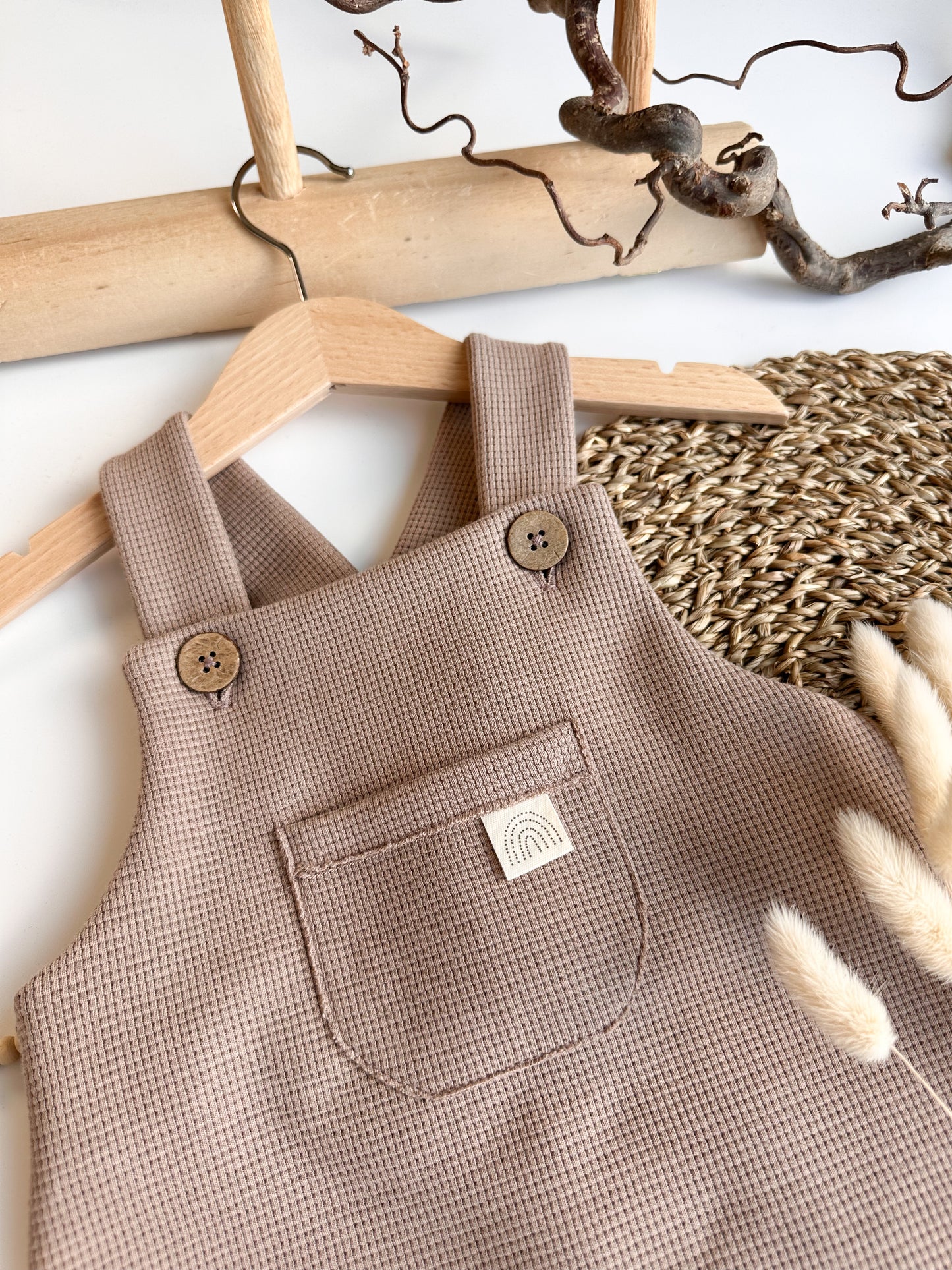 Vorbestellung Latzhose kurz mit Brusttasche