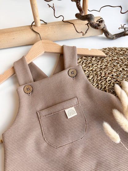 Vorbestellung Latzhose kurz mit Brusttasche