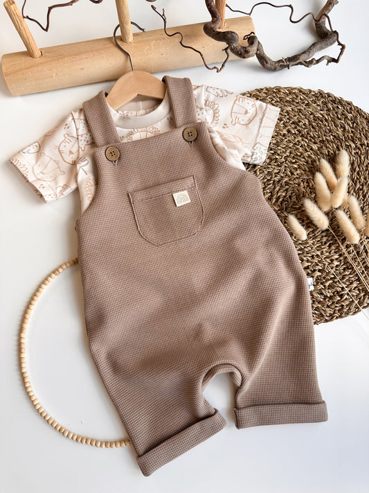 Vorbestellung Latzhose kurz mit Brusttasche