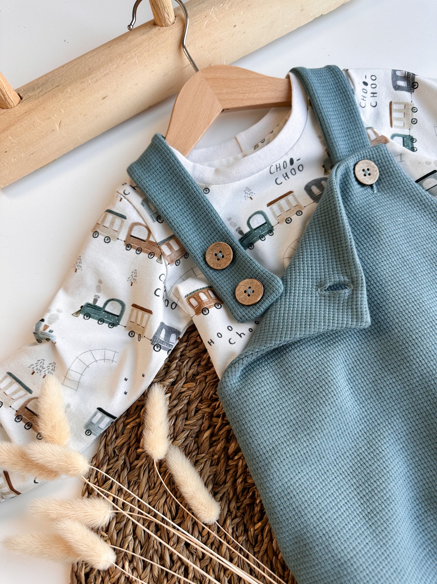 Set Latzhose & Langarmshirt Gr. 80/86