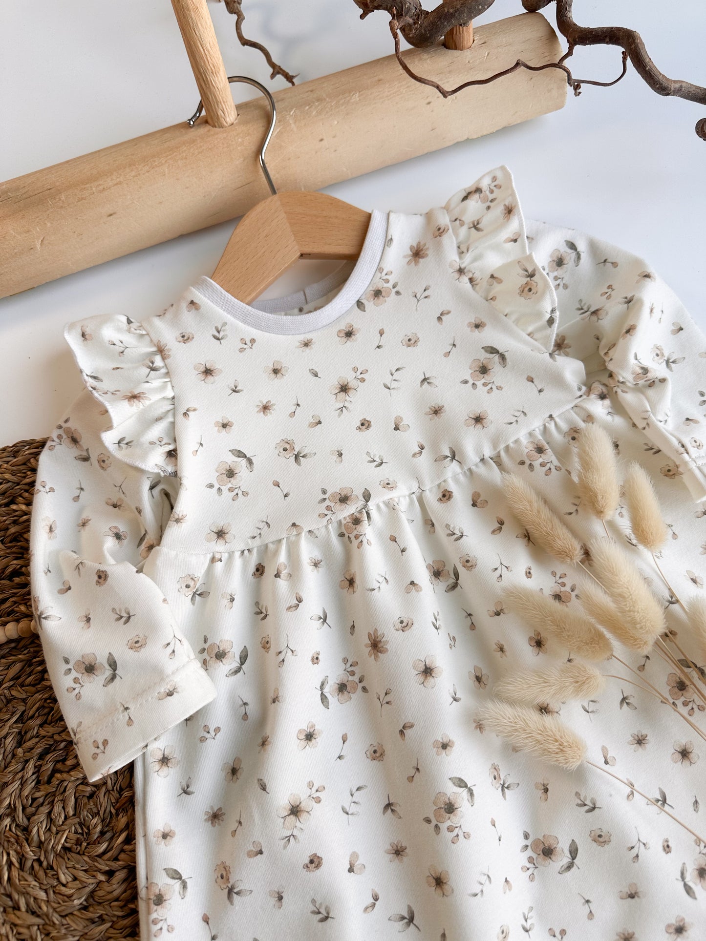 Kleid mit Flügelchen Gr. 68