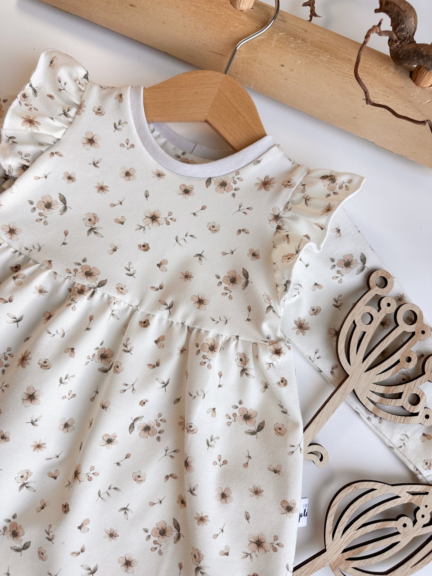 Kleid mit Flügelchen Gr. 68