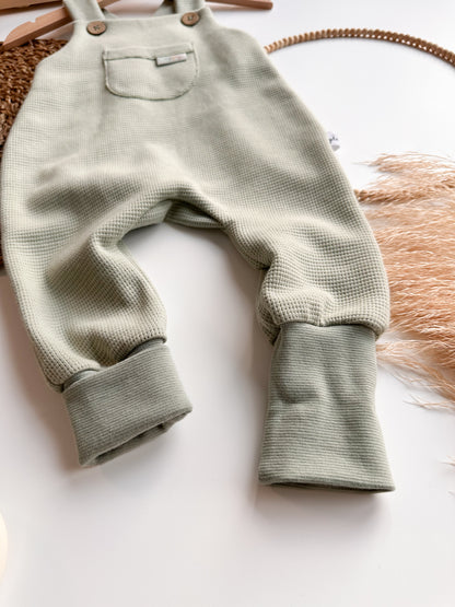 Vorbestellung Latzhose lang mit Brusttasche